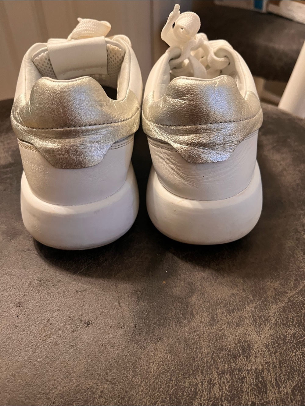 Stuart Weitzman White Leather Courtside Low-Top Sneakers - Picture 5 of 7